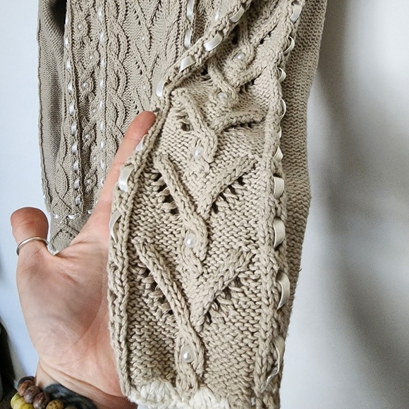 Vintage cottagecore knit ribbon and pearl beaded sweater - Picture 4 of 11